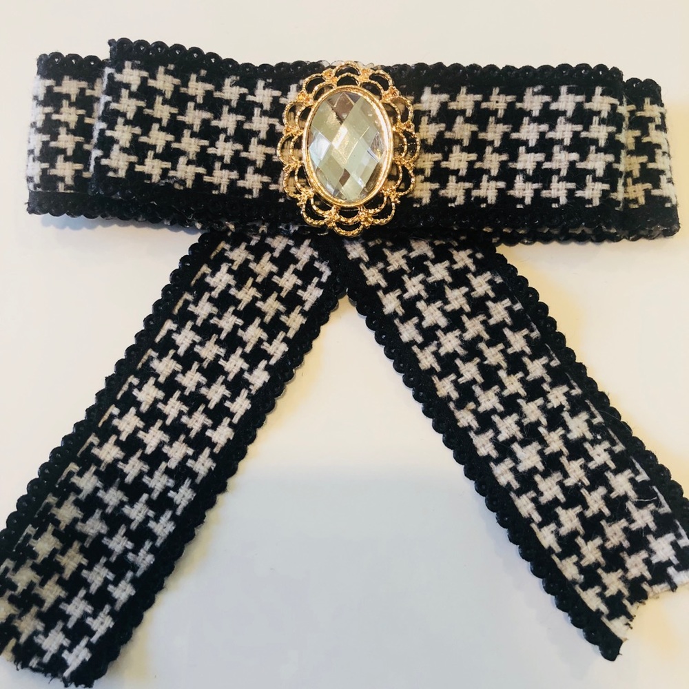 *SOLD* Bow brooch